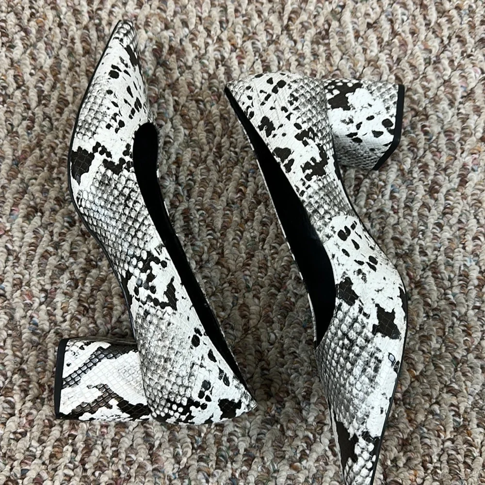 ZARA BLACK AND WHITE SNAKE PRINT BLOCK HEEL PUMP